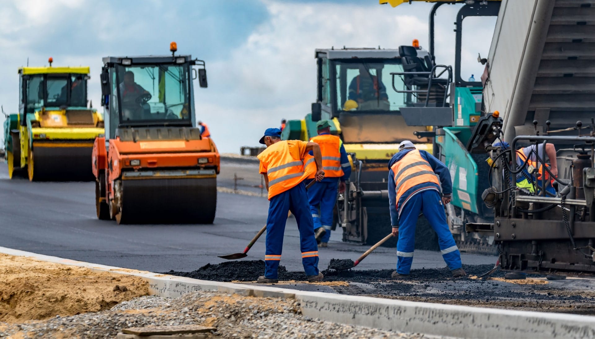 Reliable asphalt construction services in Saginaw, MI for various projects.